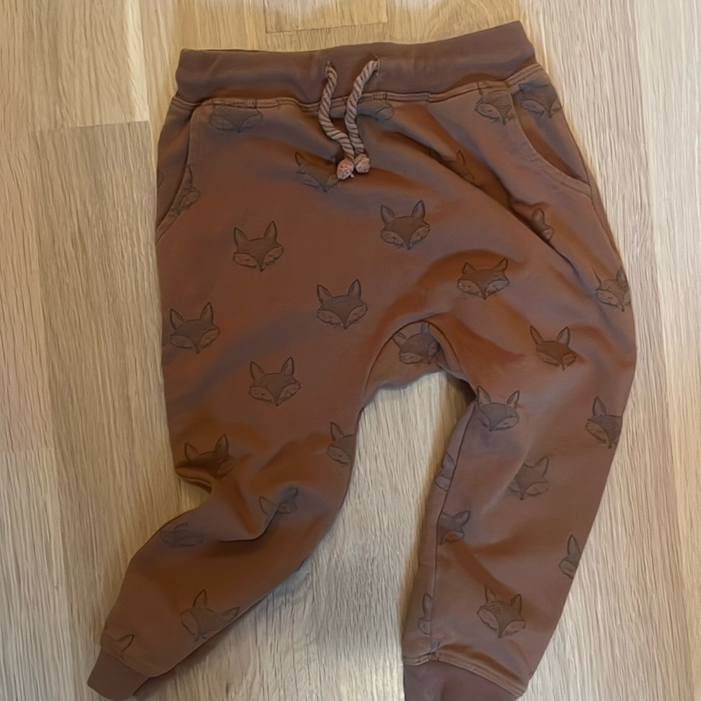 Rylee and Cru brown fox sweatpants. Size 2-3Y